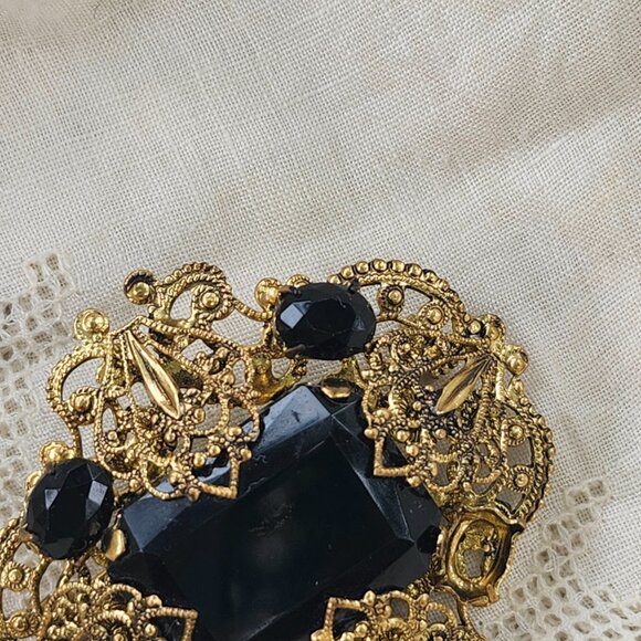 Vintage Edwardian Revival Brass Filigree Mourning Brooch with Black Glass Inlay - Picture 2 of 10